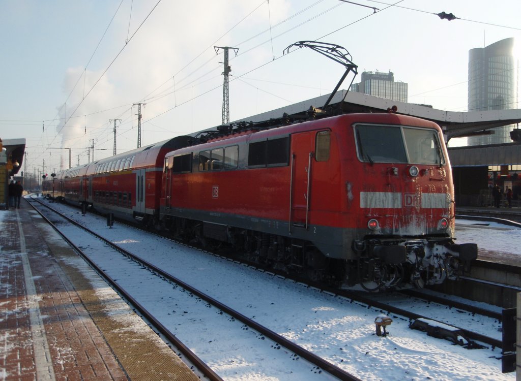 111 157 als RE 4 aus Aachen Hbf in Dortmund Hbf. 19.12.2009