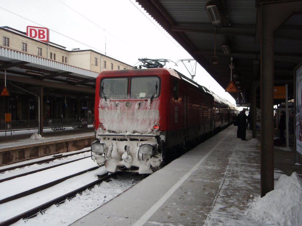 112 136 als RE 20 nach Uelzen in Magdeburg Hbf. 13.02.2010