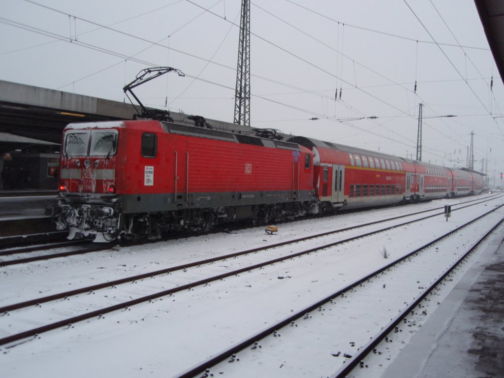 112 136 als RE 7 Rheine - Krefeld Hbf in Hamm (Westf.). 20.12.2009
