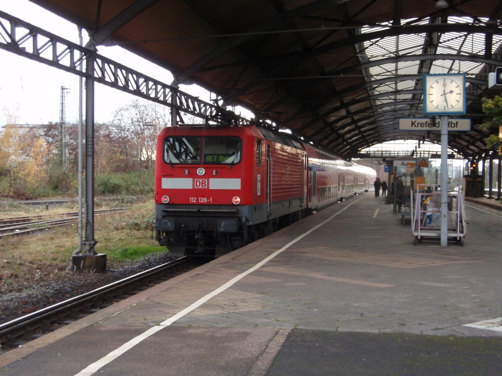 112 139 als RE 7 nach Rheine in Krefeld Hbf. 28.11.2009
