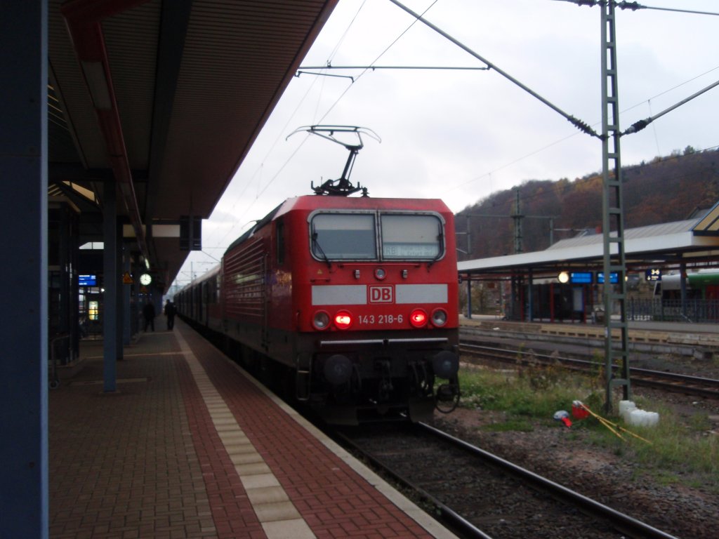 143 218 als RB 20 aus Halle (Saale) Hbf in Eisenach. 07.11.2009