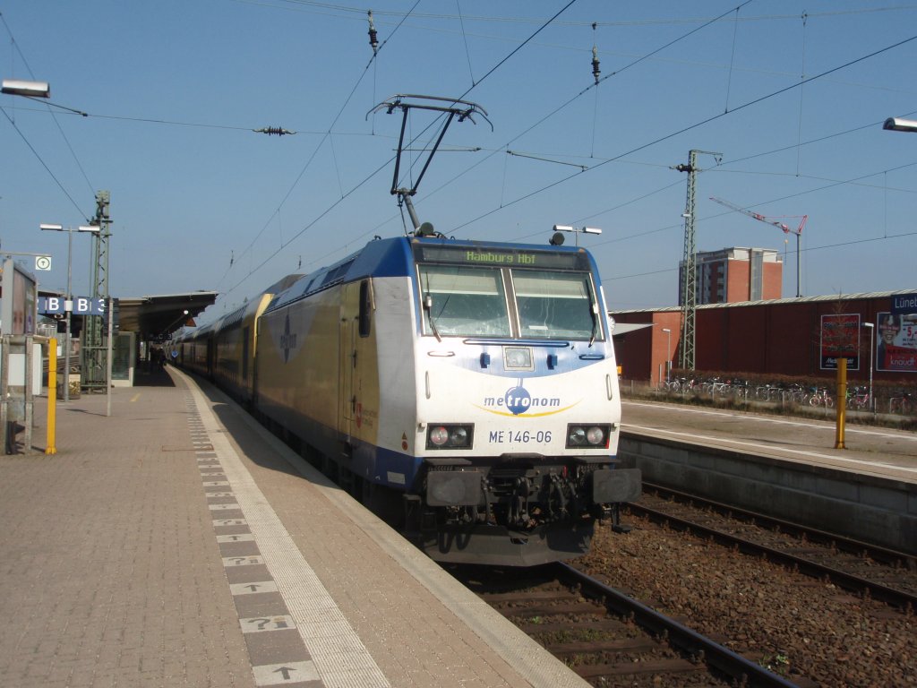 146-06 der metronom Eisenbahngesellschaft als ME Uelzen - Hamburg Hbf in Lneburg. 02.04.2011