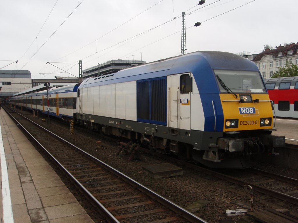 2000-01 der Nord-Ostsee-Bahn als NOB nach Westerland (Sylt) in Hamburg-Altona. 12.08.2009