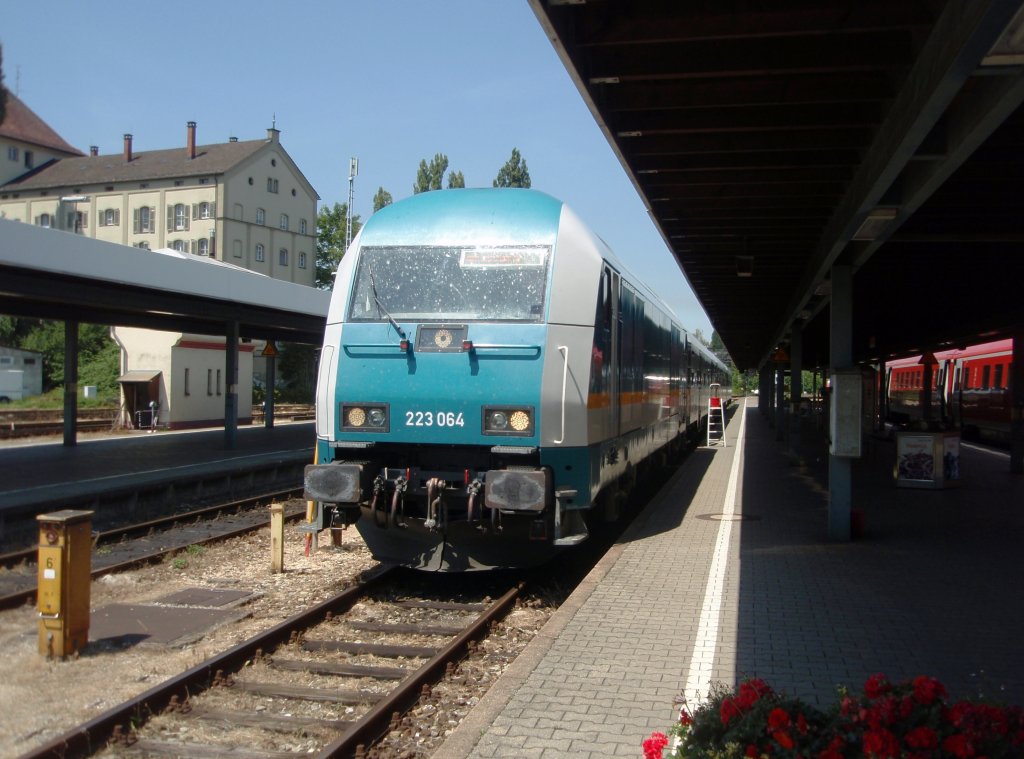 223 064 der Vogtlandbahn als ALX aus Mnchen Hbf in Lindau Hbf. 12.07.2011