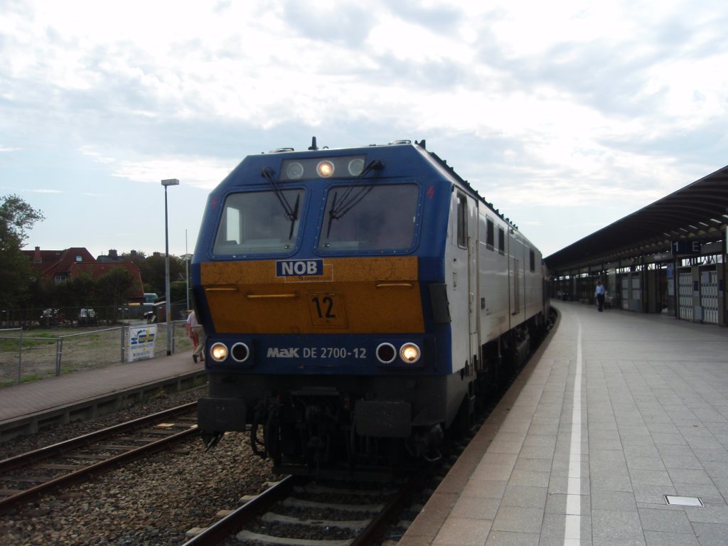 2700-12 der Nord-Ostsee-Bahn als NOB aus Husum in Westerland (Sylt). 06.08.2009