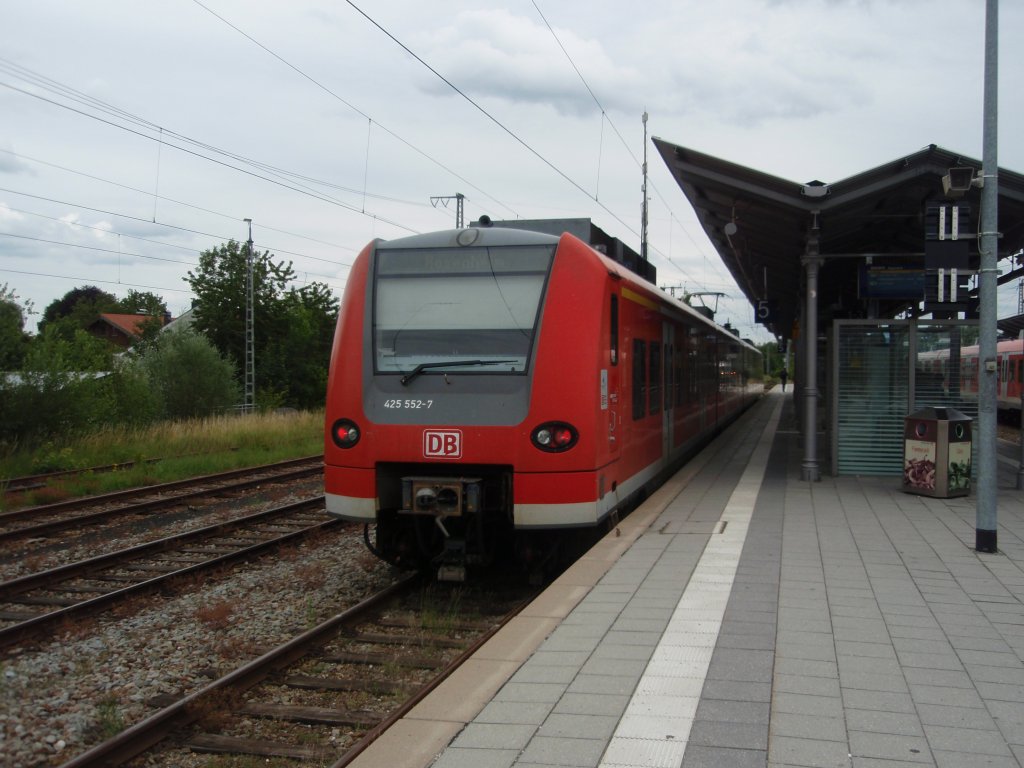 425 552 als RB nach Rosenheim in Holzkirchen. 25.06.2011