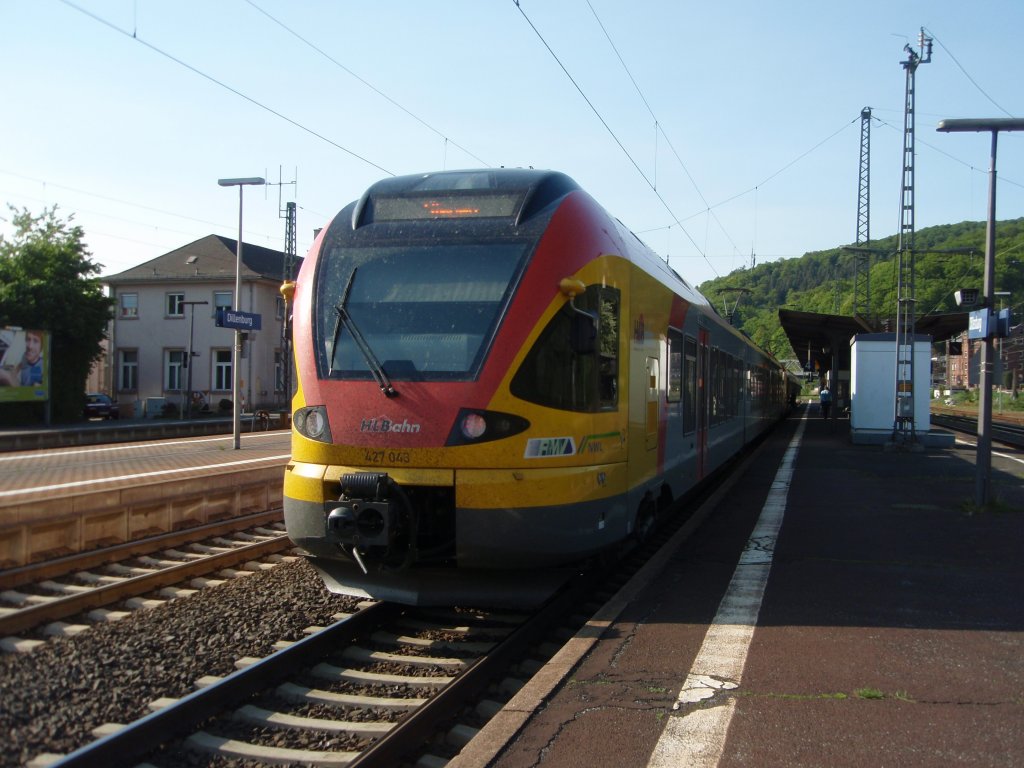 427 043 der Hessischen Landesbahn als RE 99 Frankfurt (Main) Hbf - Siegen in Dillenburg. 07.05.2011