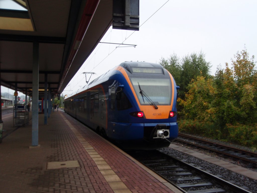 427 505 der Cantus als R 6 nach Bebra in Eisenach. 25.09.2010