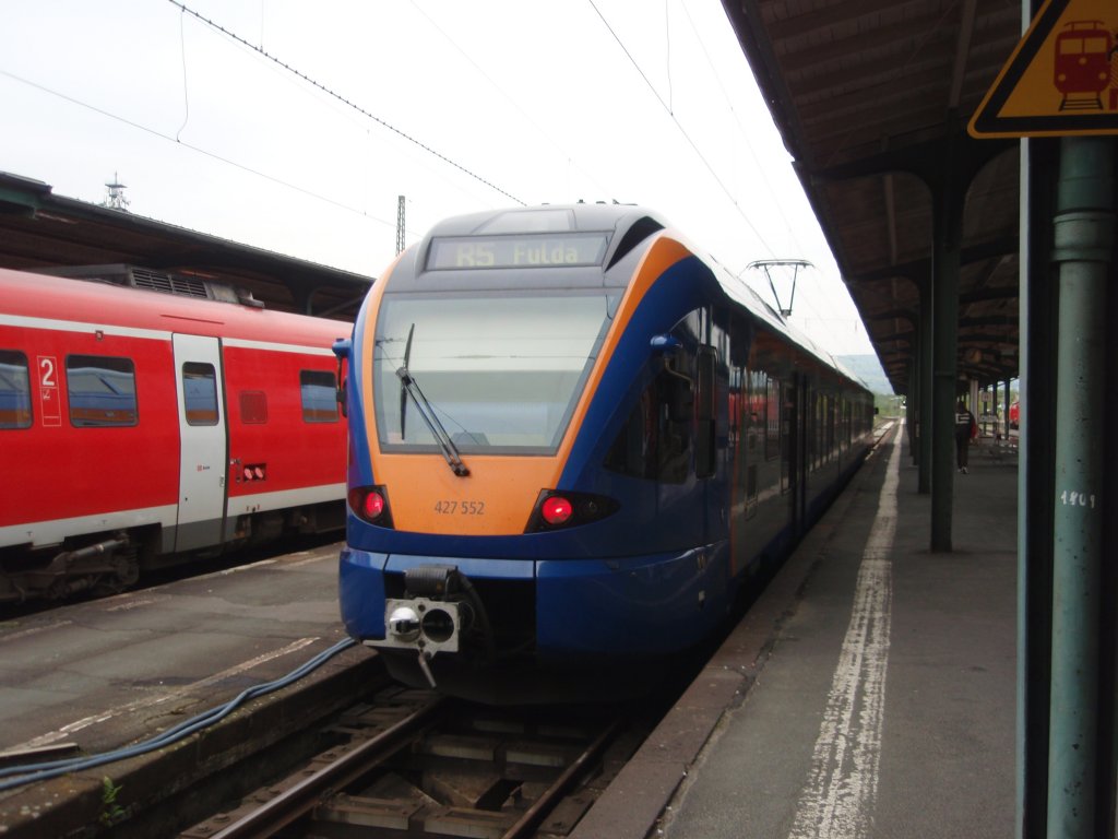 427 552 der Cantus als R 5 nach Fulda in Kassel Hbf. 15.05.2010