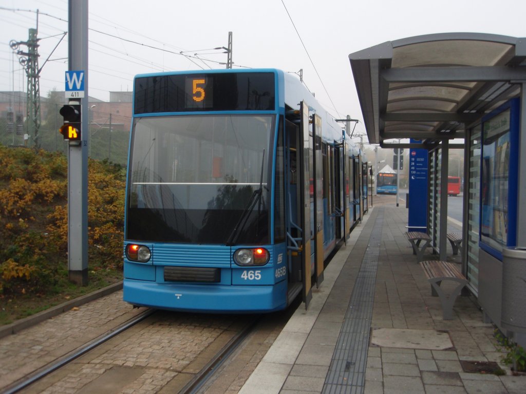 456 der Kassler-Verkehrsgesellschaft als 5 aus Kassel-Hessischer Rundfunk in Kassel-Hollndische Strae. 22.10.2011