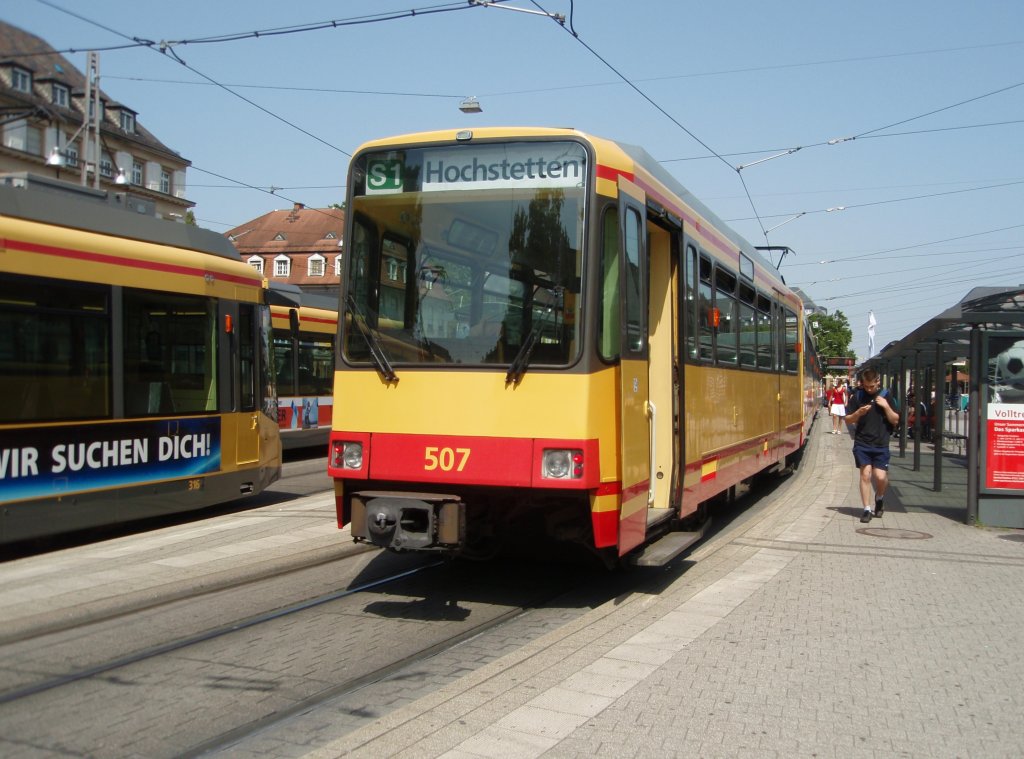 507 der Albtal-Verkehrs-Gesellschaft als S 1 Bad Herrenalb - Hochstetten in Karlsruhe-Bahnhofsvorplatz. 10.07.2010
