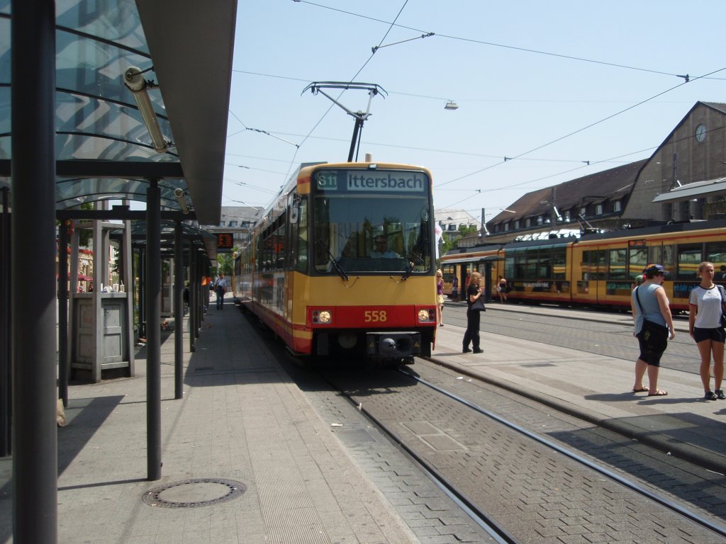 558 der Albtal-Verkehrs-Gesellschaft als S 11 Hochstetten - Ittersbach in Karlsruhe-Bahnhofsvorplatz. 10.07.2010