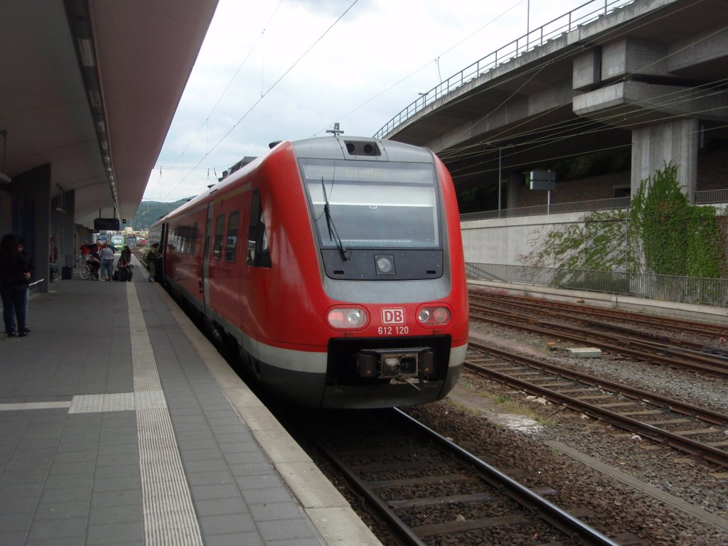 612 120 als RE 25 nach Gieen in Koblenz Hbf. 14.05.2011