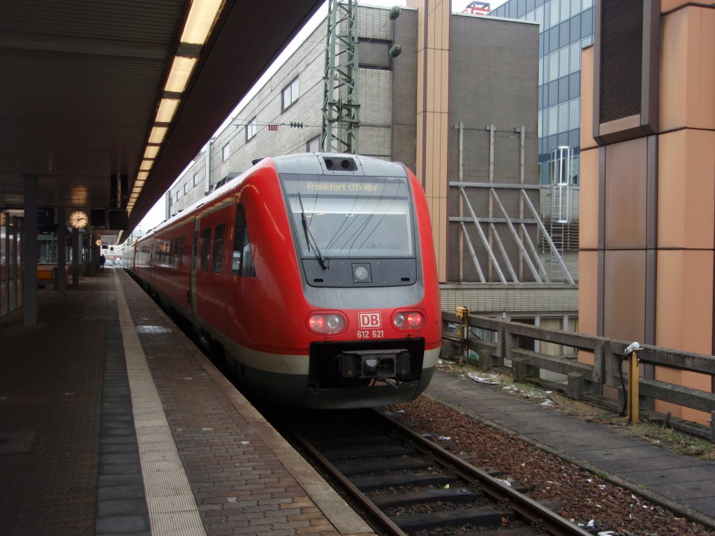 612 621 als RE 3 nach Frankfurt (Main) Hbf in Saarbrcken Hbf. 16.01.2010