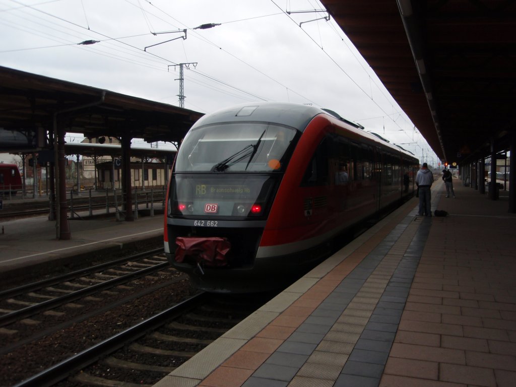 642 662 als RB 13 nach Braunschweig Hbf in Stendal. 13.03.2010