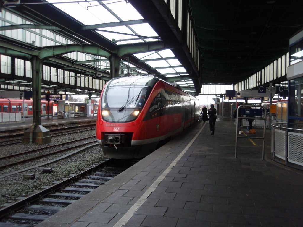 643 544 als RB 31 nach Xanten in Duisburg Hbf. 28.11.2009