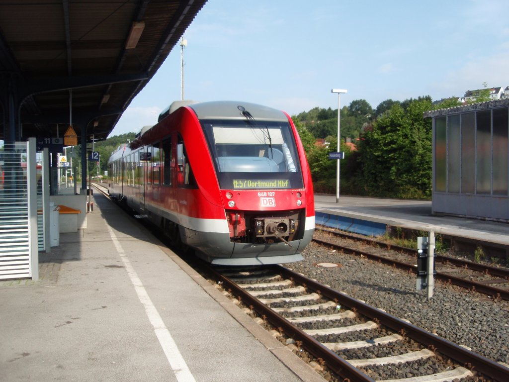 648 107 als RE 57 nach Dortmund Hbf in Frndenberg. 25.07.2010