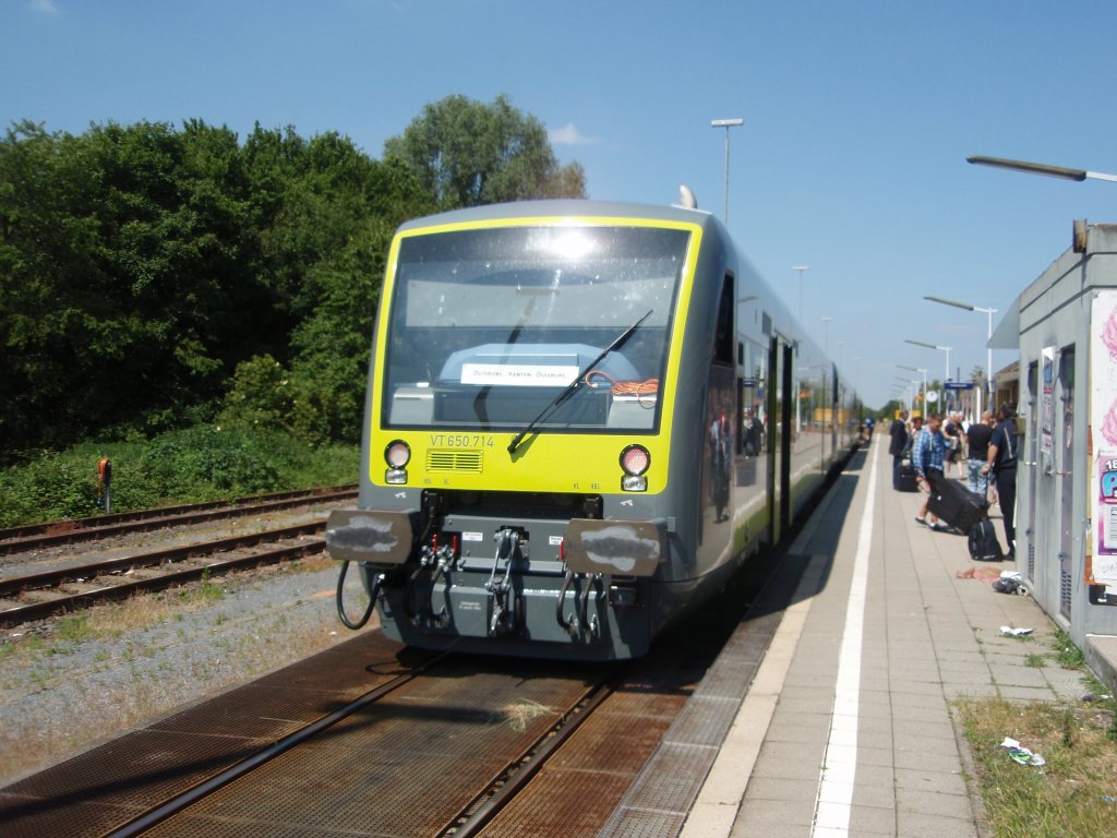 650 714 der agilis als RB 31 aus Duisburg Hbf in Xanten. 03.06.2011
