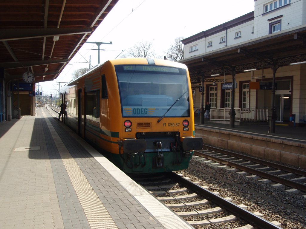 650.87 der Ostdeutschen Eisenbahn als R 3 nach Hagenow in Ludwigslust. 24.04.2010