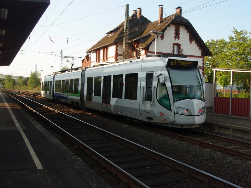 709 der Regionalbahn Kassel als RT 3 aus Kassel Auestadion in Hofgeismar Hmme. 30.04.2011