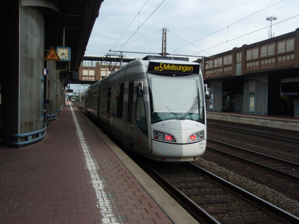 709 der Regionalbahn Kassel als RT 5 Kassel Leipziger Strae - Melsungen in Kassel-Wilhelmshhe. 14.05.2011