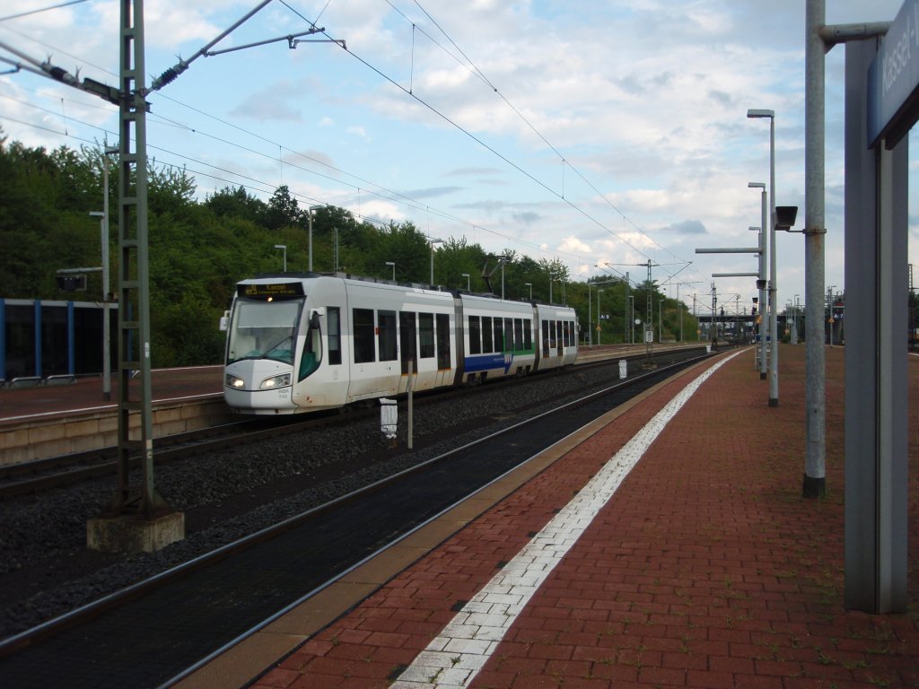 710 der Regionalbahn Kassel als RT 9 Treysa - Kassel-Leipziger Straer bei der Einfahrt in Kassel-Wilhelmshhe. 08.08.2010