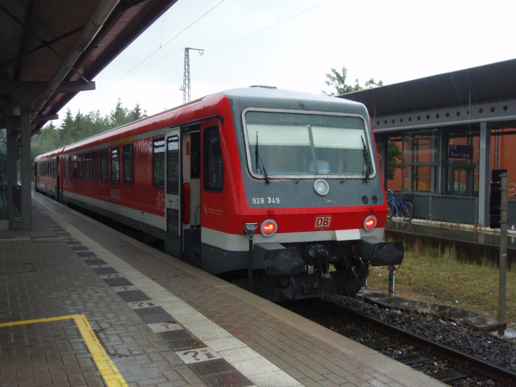 928 349 als RB nach Lbeck Hbf in Lneburg. 20.06.2009
