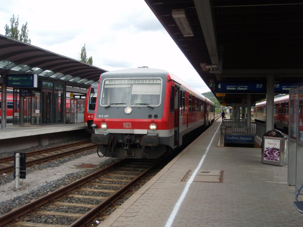 928 401 als RB nach Weiden (Oberpf.) in Bayreuth Hbf. 16.08.2010