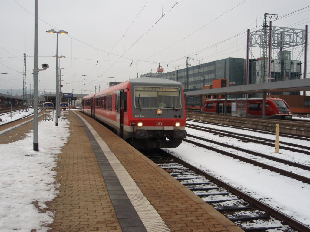 928 453 als RB 77 nach Niedaltdorf in Saarbrcken Hbf. 16.01.2010