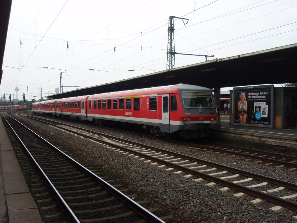 928 501 als RB 38 nach Dsseldorf Hbf in Kln Messe/Deutz. 29.06.2009