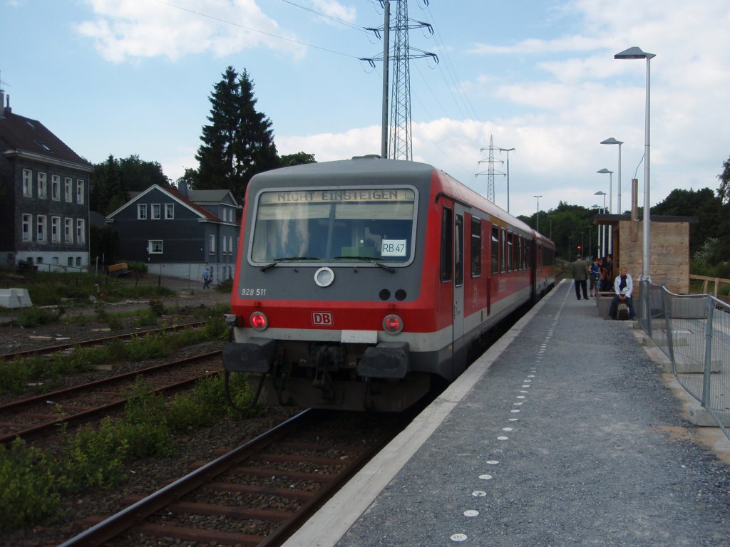 928 511 als RB 47 aus Dsseldorf Hbf in Remscheid-Lennep. 23.06.2009