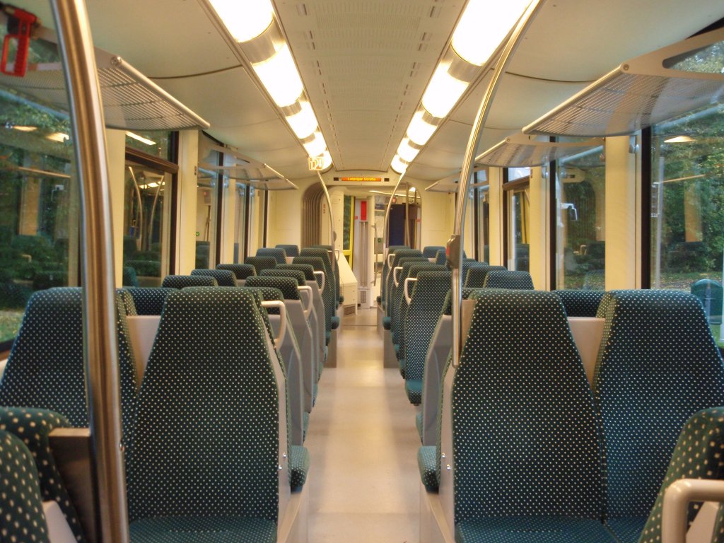 Der Innenraum eines ET 452 der Regionalbahn Kassel. 16.10.2010