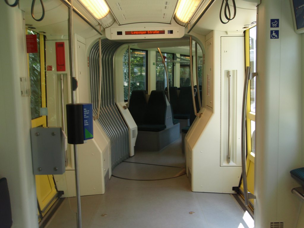 Der Innenraum eines ET 452 der Regionalbahn Kassel. 01.08.2009