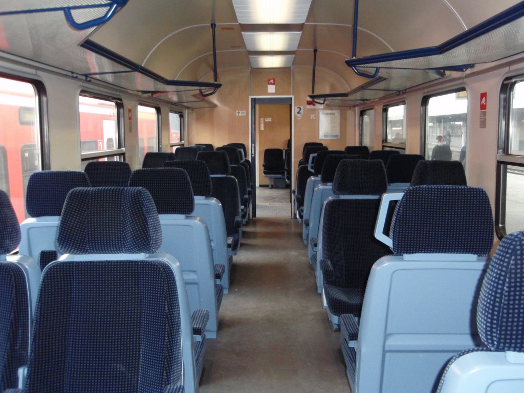 Der Innenraum eines Wittenberger Steuerwagens der Abellio Rail NRW im RE 13 Ersatzverkehr der eurobahn. 20.02.2010
