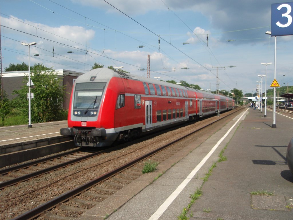 Ein Doppelstock Steuerwagen als RE 7 Rheine - Krefeld Hbf in Wuppertal-Oberbarmen. 23.06.2009