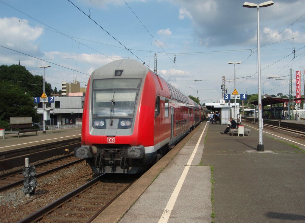 Ein Doppelstock Steuerwagen als RE 7 Krefeld Hbf - Rheine in Wuppertal-Oberbarmen. 23.06.2009