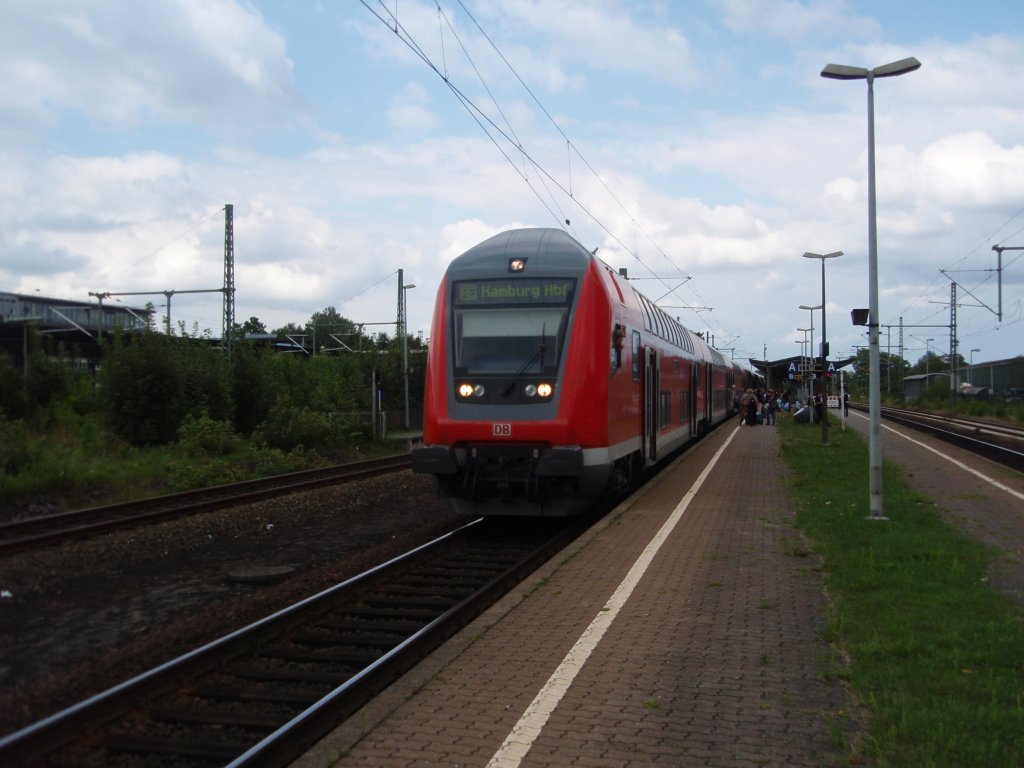 Ein Doppelstock Steuerwagen als RE Lbeck Hbf - Hamburg Hbf in Bad Oldesloe. 04.08.2009