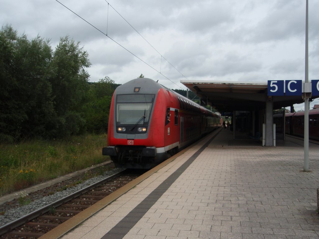 Ein Doppelstock Steuerwagen als RE Stuttgart Hbf - Singen (Hohentwiel) in Tuttlingen. 15.08.2010
