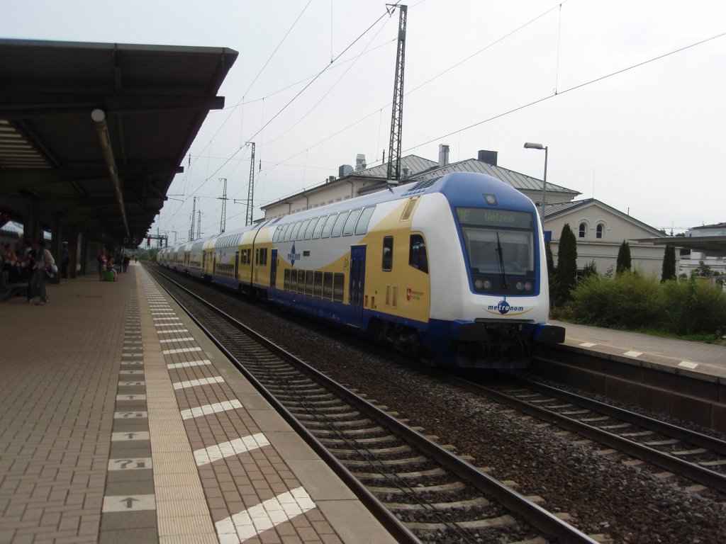 Ein Doppelstock Steuerwagen der metronom Eisenbahngesellschaft als ME Hamburg Hbf - Uelzen in Lneburg. 21.08.2012