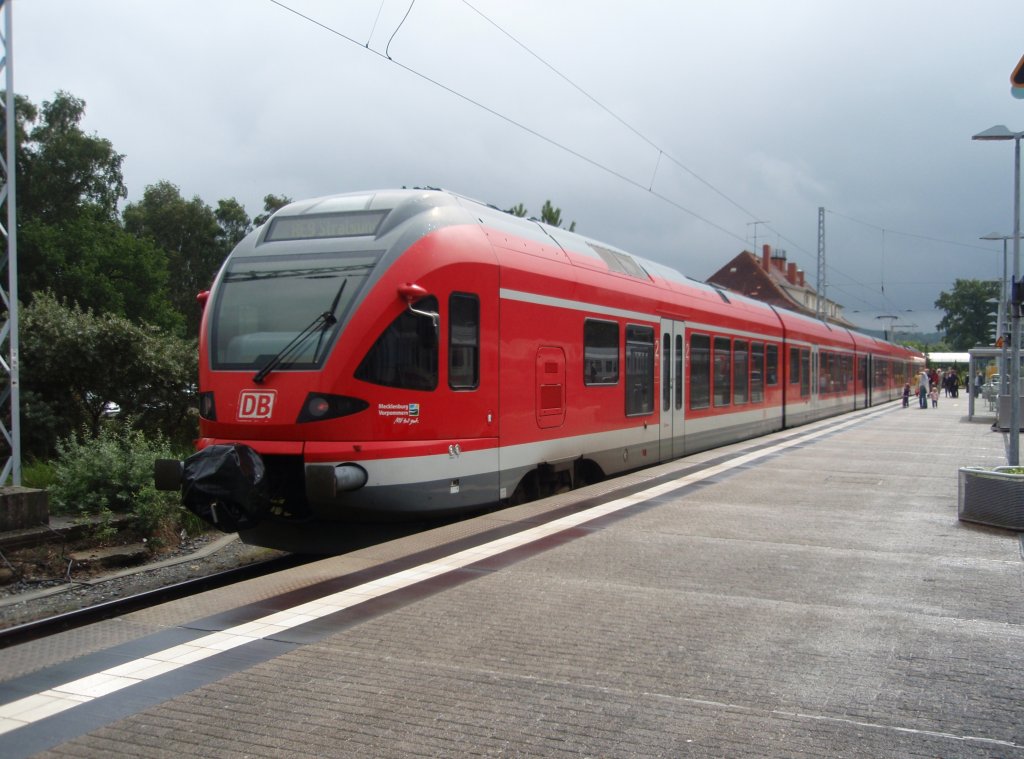 Ein ET 429 als RE 9 aus Stralsund in Ostseebad Binz. 19.08.2011