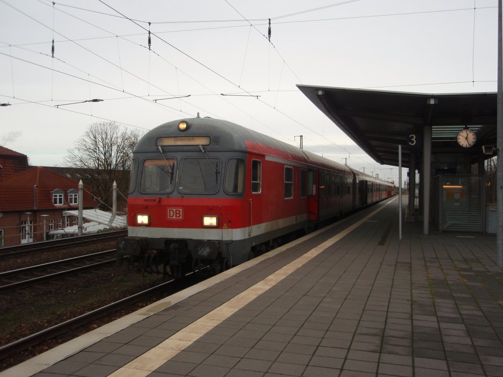 Ein Karlsruher Steuerwagen als RB nach Bremen Hbf in Bremerhaven-Lehe. 13.11.2010