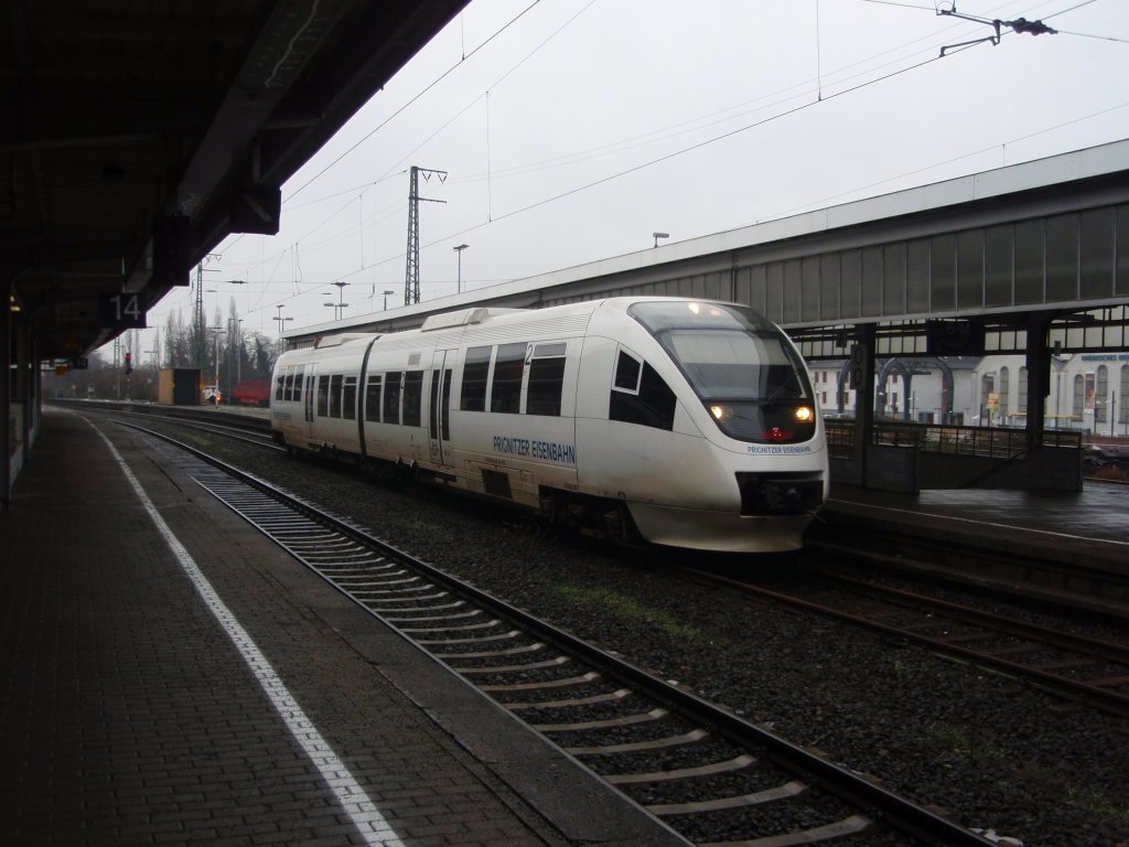 Ein VT 643.2 der Prignitzer Eisenbahn als RB 36 nach Duisburg-Ruhrort in Oberhausen Hbf. 11.12.2010
