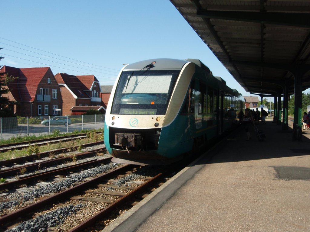 Ein VT 648 der Arriva nach Esbjerg in Tondern. 06.08.2009