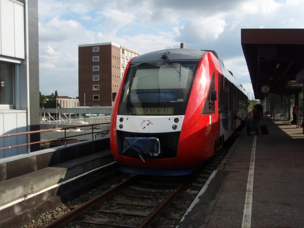 Ein VT 648 der Nordbahn als NBE aus Bad Oldesloe in Neumnster. 04.08.2009