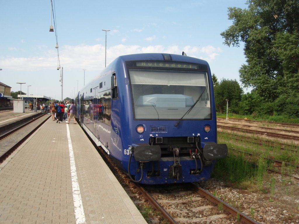 Ein VT 650 der Bodensee Oberschwaben Bahn als BOB aus Friedrichshafen Hafen in Aulendorf. 12.07.2011