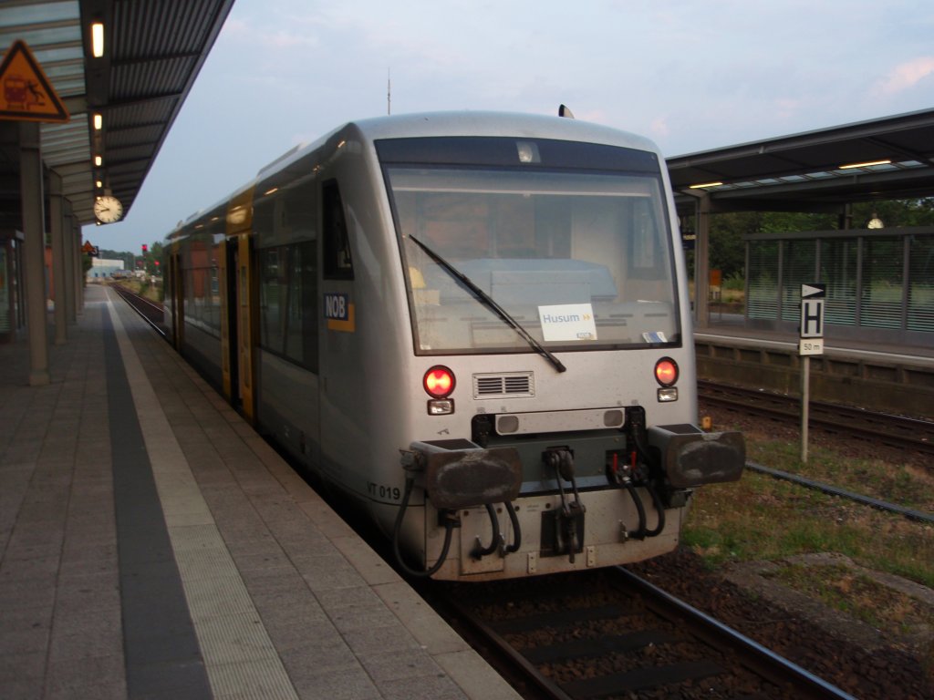 Ein VT 650 der Nord-Ostsee-Bahn als NOB aus Itzehoe in Husum. 08.08.2009