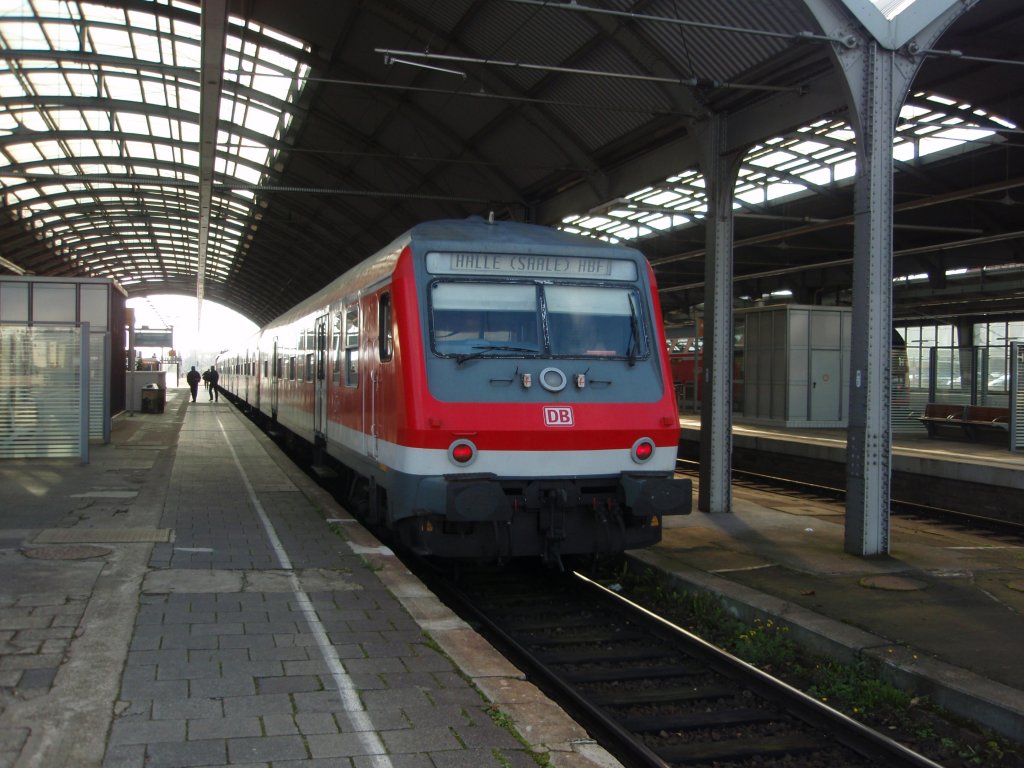 Ein Wittenberger Steuerwagen als RE aus Kassel Hbf in Halle (Saale) Hbf. 07.11.2009