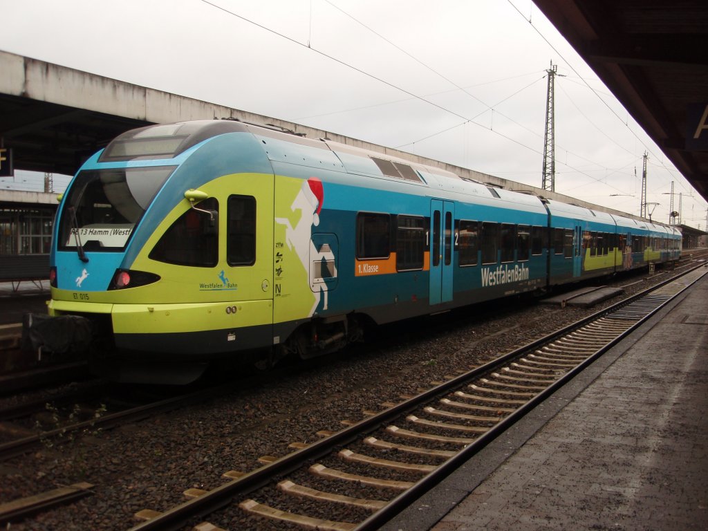 ET 015 der Westfalenbahn als RE 13 Ersatzverkehr der eurobahn aus Mnchengladbach Hbf in Hamm (Westf.). 25.12.2009