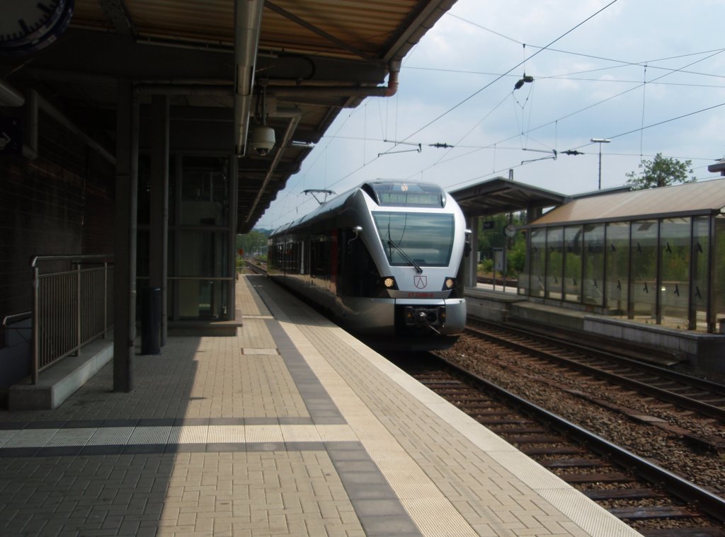 ET 22006-B der Abellio Rail NRW als RB 91 Siegen - Hagen Hbf bei der Einfahrt in Kreuztal. 01.07.2009