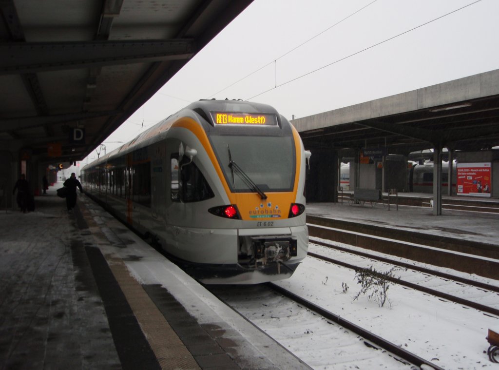 ET 6.02 der eurobahn als RE 13 aus Mnchengladbach Hbf in Hamm (Westf.). 20.12.2009